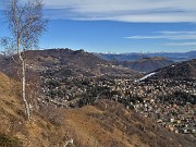 53 Sempre bella la vista su altopiano Selvino-Aviatico, Cornagera-Poieto ed oltre